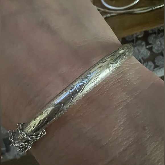 Vintage Sterling Silver bangle bracelet hinged engraved design 925 solid - Picture 2 of 6